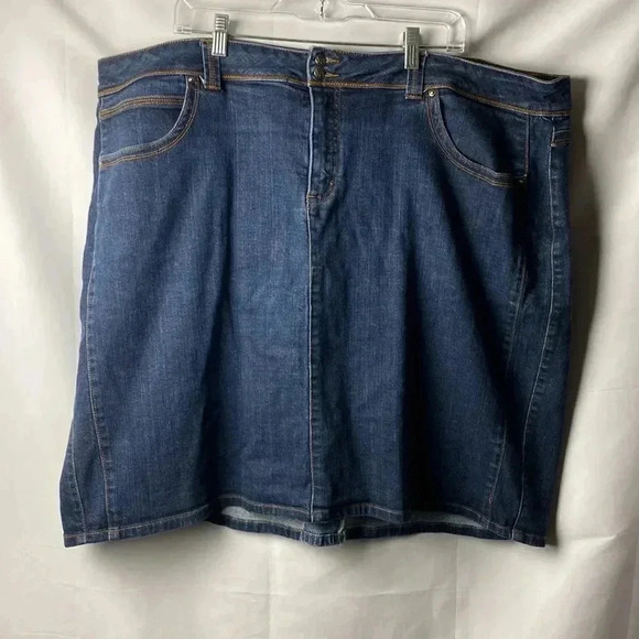 VENEZIA WOMENS SIZE 26 DENIM SKIRT  POCKETS EMBOSSED DESIGN ON BACK POCKETS - Picture 3 of 13